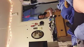 Trois amis fous dans le cul baisent leurs trous anaux avec un gode porno gratuit film complet à la soirée pyjama