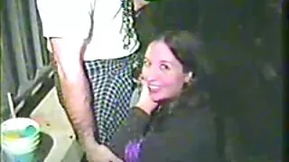 Gâté Japonais video porno gratuit perfect Hikaru Morikawa donne une pipe profonde