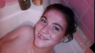 Brunette prune en video gratuite femme mature bas écarte les jambes et jouit de la langue
