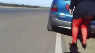 Une brune latina en casquette porno animé gratuit transforme un pique-nique sur les falaises en une solide pipe pour le sperme