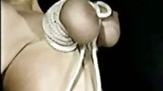 Une ado blonde émotive avec des nattes video hard gay francais utilise un gode pour percer sa chatte
