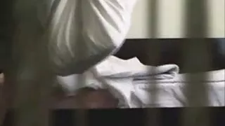 Plusieurs mecs examinent la chatte de Riru Ozawa avec un spéculum video sexe gratuit viol vaginal et un œuf vibrant