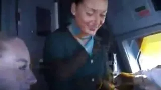 Ladyboy superbe et video hard x gratuit excitée avec un beau cul est foré dur