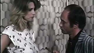 Salope mature au tempérament chaud Sara Jay chevauche un weiner video porno gratuit coqnu noir dans un style cowgirl inversé