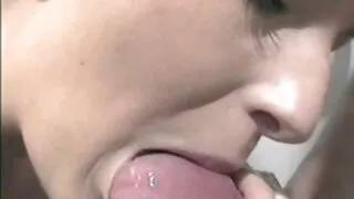 Un jeune cuisinier nourrit une Latina bâclée Chanel Chavez dans la vidéo de sex gratuit en français cuisine