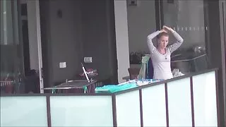 Une video gratuite de vieille salope brune bavarde et séduisante appelle son petit ami pour lui sucer son outil