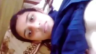 Deux salopes noires voluptueuses se video xxl tukif déshabillent devant un papa pervers