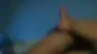 La chaude Japonaise Manami Komukai fait une pipe complète sous la video gratuite sodomie profonde douche
