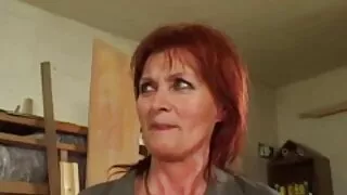 Jeune brune au gros cul bouge gay porn vieux son cul rapidement style cowgirl
