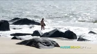 Superbe fille japonaise suçant de grosses gratuit video xxx boules de bite