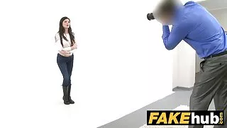 Une adolescente rousse joyeuse à la peau pâle videos porno gratuites les plus vues par tout les visiteurs de pornodingue reçoit un massage érotique incroyable