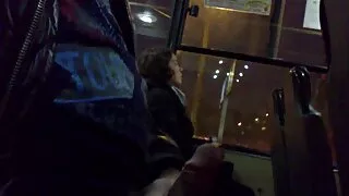 La video prono tukif beauté japonaise toute nue Mei Itoya ouvre sa chatte poilue humide pour la doigter
