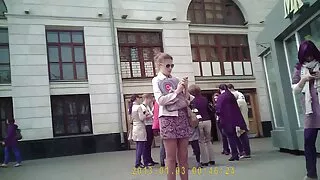 une grosse salope blonde sex mom gratuit chevauche un trou du cul arrogant style cowgirl inversé