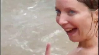 La milf japonaise Saki Aoyama video gay gratuite vieux se fait doigter la chatte