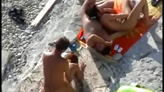 Des chiennes extrêmement mignonnes video sex gratos avec de beaux culs sucent des bites