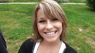 Une brune et tukif film porno gratuit une blonde extrêmement sexy jouent avec un gode et une bite
