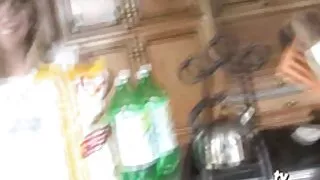 MISSY à la tête noire flexible s'active en doigtant sa chatte humide de extrait de video de sexe gratuit joie