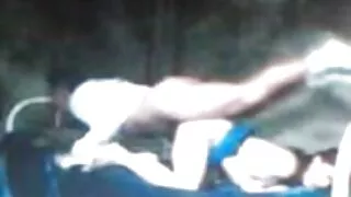 Une adolescente super chaude avec un corps en forme sexy nage nue dans la piscine sex hd gratuit