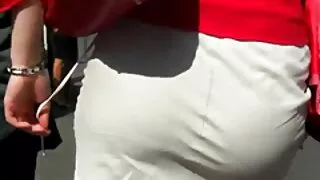 La séduisante extrait gratuit de video porno petite amie Stasya Stoune prend du sperme dans sa bouche ouverte