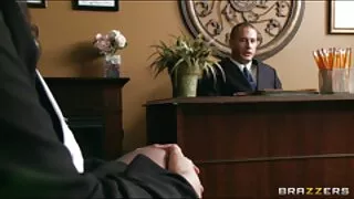 Fille mince avec des seins doux Jada Stevens sex movie gratuit fait une pipe à Johnny Castle