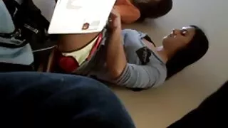 Petite amie mignonne avec des ninnies guillerettes Easy Di est d'humeur pour regarder video sex le premier sexe anal