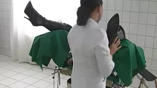 La séduisante blonde Myra Lyon plaît video gratuite de femmes mures à la BBC avec ses deux trous serrés