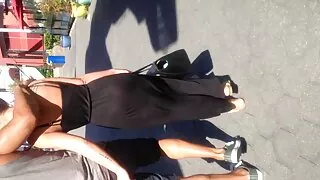 Une ado brune bien roulée chevauche une bite dure video de sexe en ligne style cowgirl