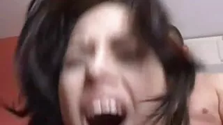 Une salope noire au sang chaud chevauche une bite dure film porno gratuit gay style cowgirl inversé