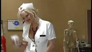 Papa pervers mange la video porno gratuit you porn chatte trempée de la fascinante Kyouko Maki