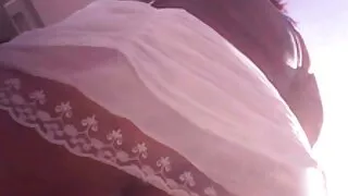 La blonde impertinente Natalia Lemos donne video de sexe tukif sa tête pour une caméra pov