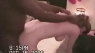 Bombshell brune sexy et chaude se fait video gratuit de sex baiser par trois bites